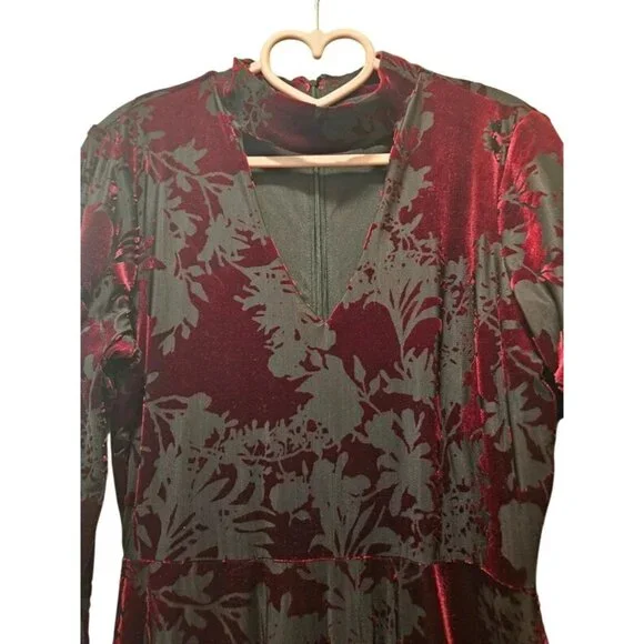 Ivanka Trump Red & Black Velvet Floral Long Sleeve Midi Dress Size 4 - Picture 3 of 9
